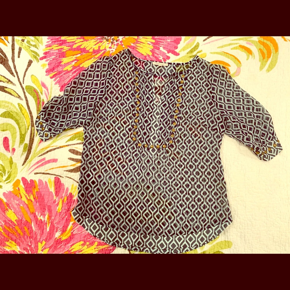 Beautiful top with grommet detail